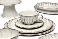 Serax INKU By Sergio Herman Hoog Bord S ø 19 Cm H 4 Cm Aardewerk Wit 7 Serax INKU By Sergio Herman Hoog Bord S ø 19 Cm H 4 Cm Aardewerk Wit -Barbenodigdheden Winkel productdetail shopthelook inkutableware wit 2